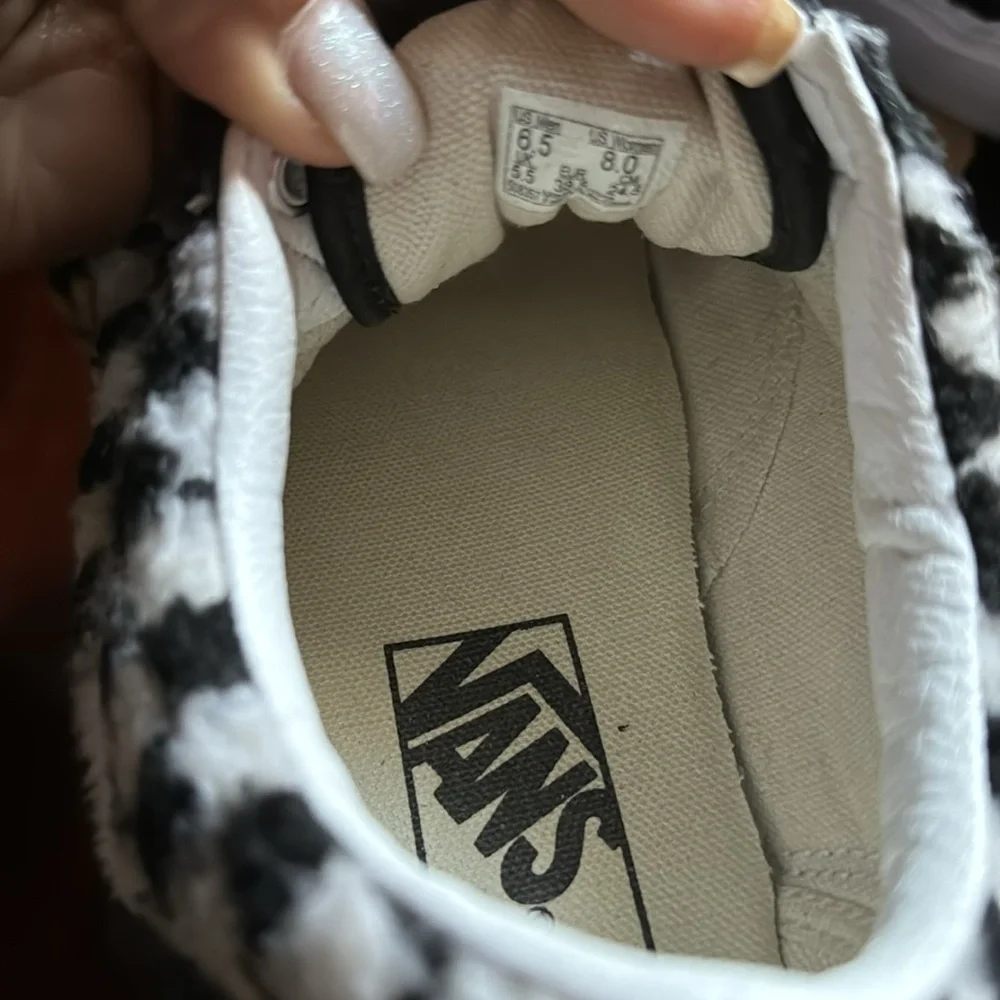 Vans ! Soft & Fluffy - Picture 8 of 9